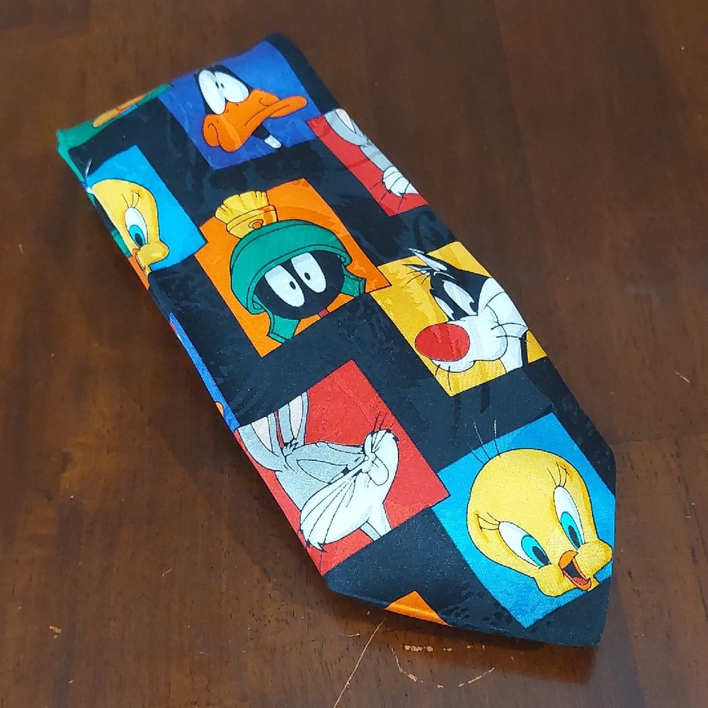 Looney Tunes Mania Tie Bugs Bunny Tweety Slyvester Daffy Duck Marvin the Martian